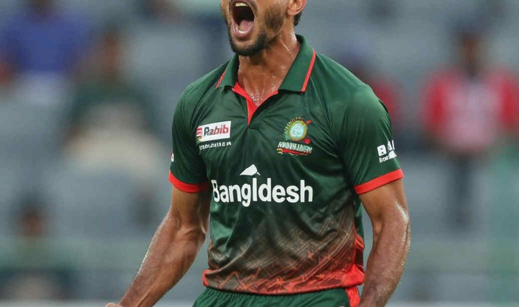 ২৪ থেকে ৩৮ ওভার: বাংলাদেশের মিডল-ওভার সংকট আসলে ফিল্ডের প্রশ্ন